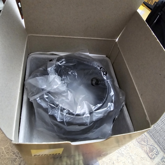 Nikon AF-S DX 55-200mm f/4-5.6 G ED Auto Focus-S DX Nikkor Zoom Lens - Picture 4 of 9